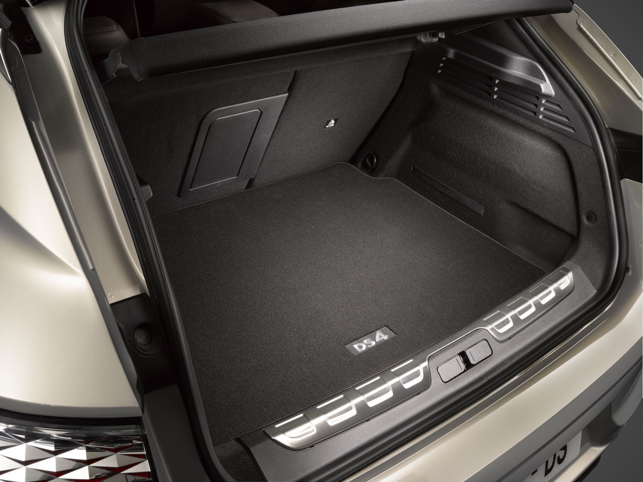 DS 4 gemotoriseerde achterklep